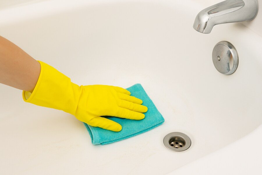 A Comprehensive Guide to Cleaning a Bathtub Like an Expert